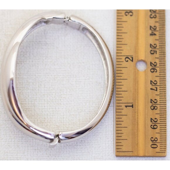 Vintage Abstract Wavy Silver Tone Bangle Size 7 - A23 - Picture 3 of 3